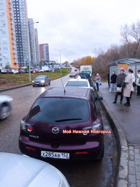 🗣В Анкудиновском парке настолько все плохо с парковкой, что водители полностью заставляют машинами..