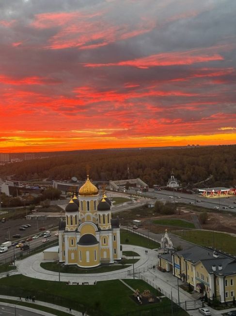 Природа продолжает радовать нас яркими..