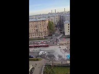 В Петербурге провалился под землю лазурный автобус  Очередной прорыв произошёл сегодня утром на..