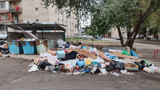 🤮 Жители дома по адресу Сержантова, 6 в Ростове-на-Дону столкнулись с неприятной ситуацией: все выходные они..