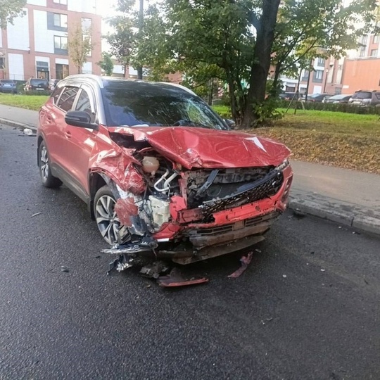 В Невском районе произошло ДТП — среди пострадавших школьник 
Авария случилась во вторник утром возле дома..