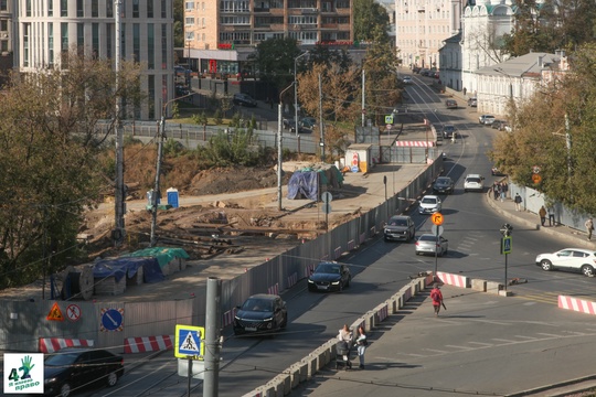 🏗🌳🚜 
Что происходит в Почаинском овраге? 
Техника все глубже вгрызается в склон. По левой бровке растет..