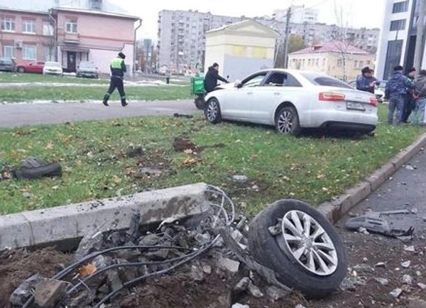 Угонщик уехал на СВО и оставил петербурженку без компенсации за разбитую машину  Жительница Петербурга..