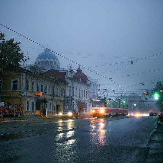 Немного осенних трамваев в ленту..