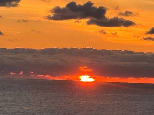 🌅Прекрасные минуты уходящего дня.  Фотографиями морского заката поделились наши..