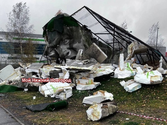 🗣️ «Прорыв» всё — около ТЦ «Седьмое небо» разрушили уличную..