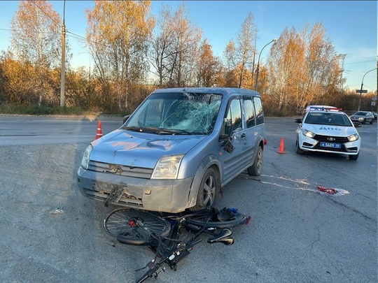 Водитель автомобиля Ford насмерть сбил 40-летнего велосипедиста. Трагедия произошла на автодороге..