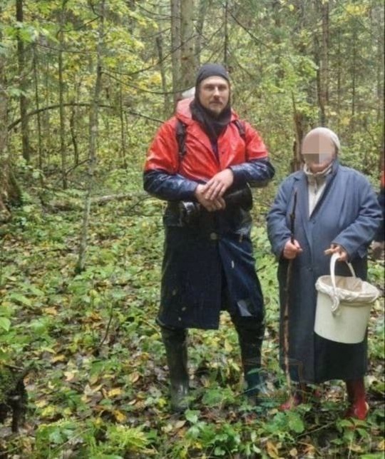 Грибной сезон ещё не закончился, и люди всё ещё пропадают. 
Под Тосно в районе посёлка Радофинниково..