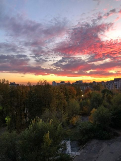 Ещё один сормовский закат ❤️‍🔥  #зарисовкинеоченьюногонатуралиста 
#нижегородскиезарисовки..