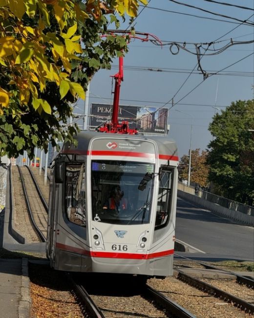 Милые, осенние Татры!
И не только…  Доброе, красивое утро 
выходного дня!
😉🚃🥰
Фото:..