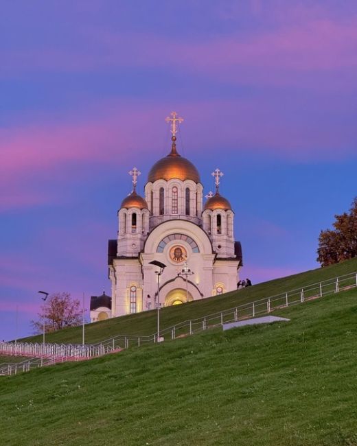 Любуемся красивым осенним..