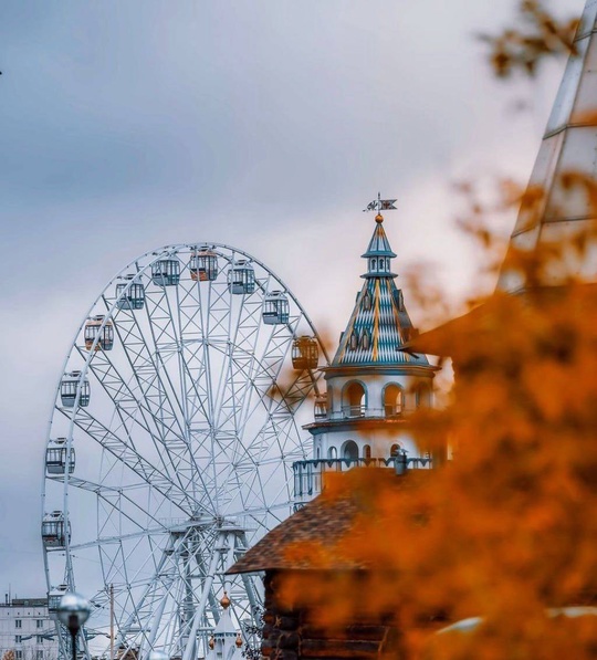 Измайловский кремль в дождливый осенний..