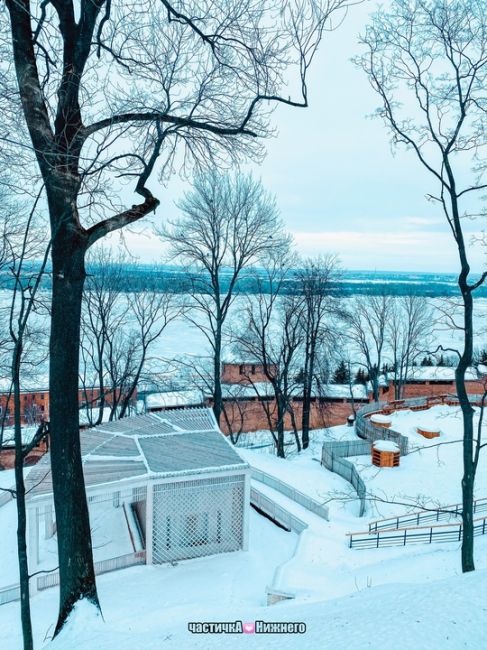 🗣Соскучились по снегу? Стало известно, что он вновь выпадет в Нижнем Новгороде 31 октября. 
По данным..