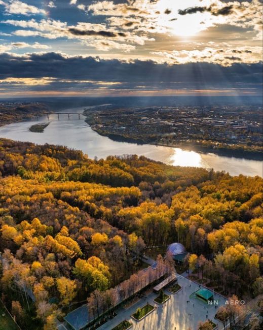 Парк «Швейцария» в осенней красе🍁 
Фото: Игорь..