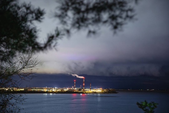 🗣️ Огромная туча нависла над Горьковским морем  Фото: Ян..