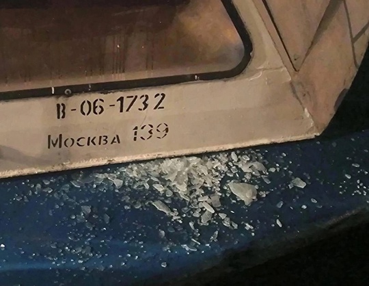 Недалеко от пристани на поляне Фрунзе катер протаранил теплоход «Москва-139». Последний обслуживал маршрут..