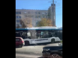 ⚡Массовое ДТП в Уфе: автобус "Башавтотранс" наехал на 13 (!) припаркованных авто 
По некоторым данным,..