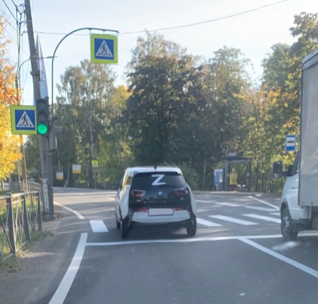 Наша подписчица встретила на дорогах Петербурга лихачку на BMW с буквой Z и описала портрет нынешней..