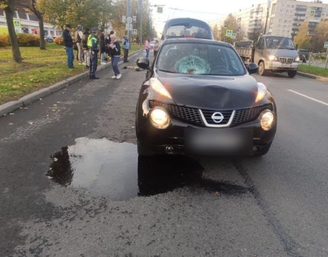 Автомобилистка и самокатчица не поделили Гражданский проспект  Сезон электросамокатов в Петербурге..