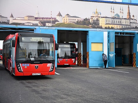 100 новеньких автобусов получила Казань к саммиту БРИКС.  Автобусы оборудованы кондиционерами, USB-розетками и..