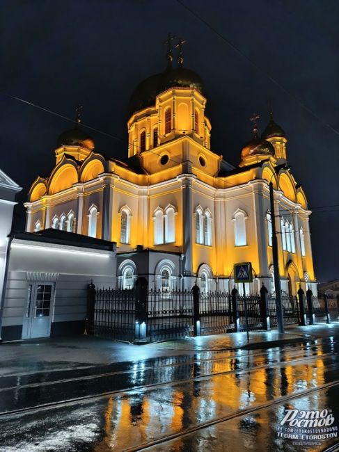 ✨ Соборная площадь Ростова во время дождя. Очень красиво..