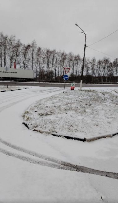 Кажется, Московская непогода приближается и к нам. Вот так сегодня снежно в..