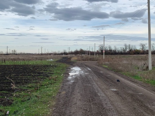 «В микрорайоне Российском устроили стихийную свалку. Чёрные мусорщики ночью, без фар, не боясь застрять в..