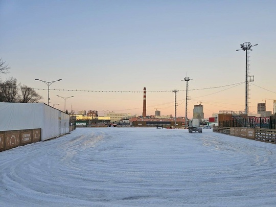 В парке Маяковского рассказали, когда откроется каток  Из-за погоды только сейчас удалось начать его..