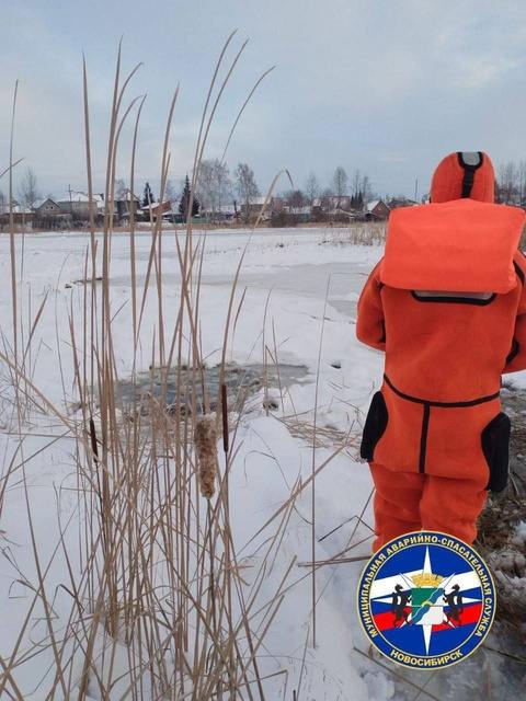 Рыбак провалился под лёд на озере в Первомайском районе Новосибирска  Утром в воскресенье, 17 ноября 2024 года,..