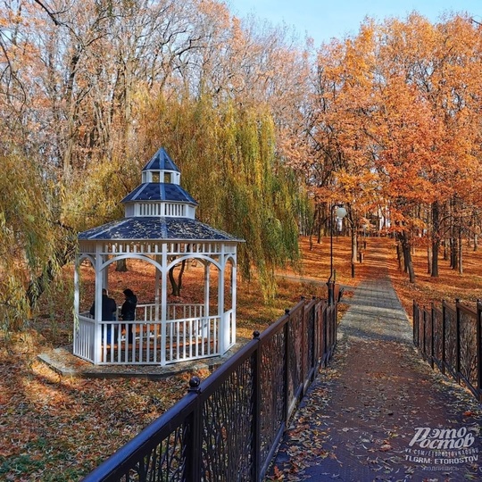 🍂🍁Красивый парк Дубки в Таганроге  Фото: Вадим..