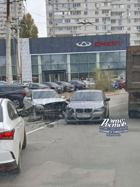 ⚠️ Противостояние можно завершать! БМВ снесла Мерседес на Каширской. У второго раскурочило..