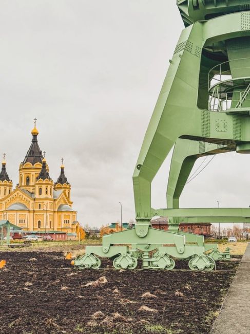 🏗На стрелке Портовый кран и его величие 
А ещё там появилась скамеечка 🪑 
И вообще всё выглядит классно 💜..