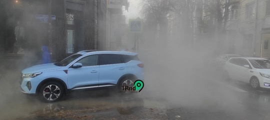 💦 Горячий потоп в центре! Трубу с кипятком прорвало на Университетском, между Суворова и Садовой 
Улицу..