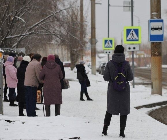 Алексею Вихареву пожаловались на работу общественного транспорта и проблемы с ремонтом в доме. 
Сразу..