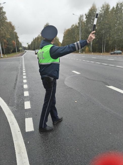 В Ленобласти задержали полицейских, бравших мзду с дальнобойщиков  В Выборгском районе на взятках попались..