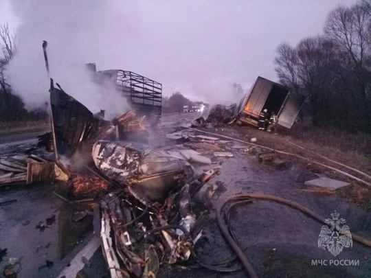 🗣️ В МЧС подтвердили гибель двух человек в аварии в Лысковском округе.  Сегодня днем на 508-м км трассы М7..