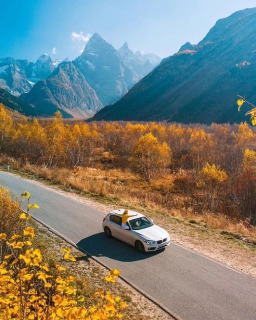 Подборка осенних дорог Кавказа и Крыма 
Все фото: kukartaman  1. Гоначхирское ущелье, Домбай
2. Дорога в Гузерипль,..