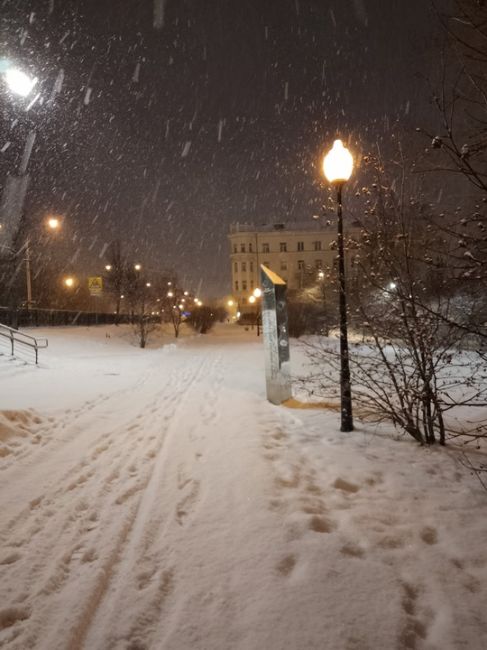 С Добрым утром, Екатеринбург ❄️
За фото спасибо нашему..