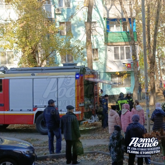 🔥Мерседес сгорел рядом с детской площадкой на пр.40-Летия Победы. Когда приехали пожарные, часть машины уже..