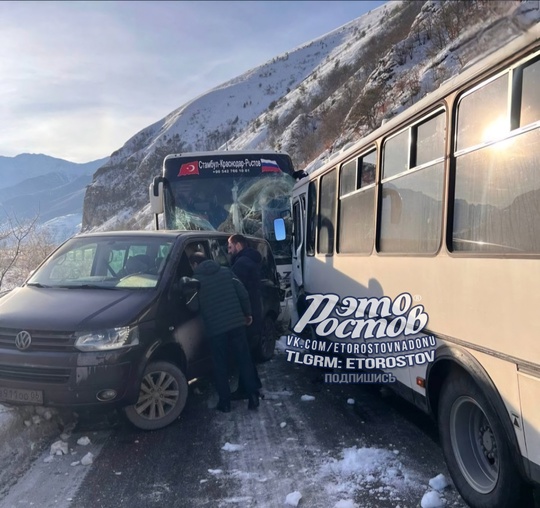 🚌 Автобус из Ростова попал в ДТП в Верхнем Ларсе в районе Российско-грузинской границы. Он следовал по..