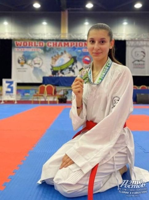 🏅Спортсменка из Шахт в 18 лет завоевала титул двукратной чемпионки мира по всестилевому каратэ.  В этом году..