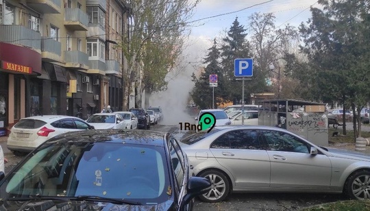 💦 Горячий потоп в центре! Трубу с кипятком прорвало на Университетском, между Суворова и Садовой 
Улицу..