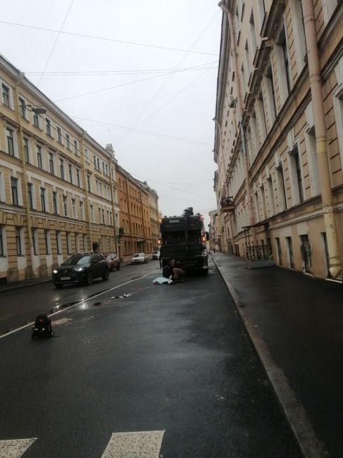 Мусоровоз переехал петербурженку на зебре  В Петербурге второе за утро смертельное ДТП с пешеходом. Женщина..