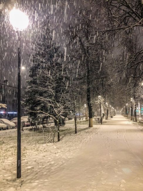 Снег в столице закатов 🤍  #зарисовкинеоченьюногонатуралиста 
#нижегородскиезарисовки..