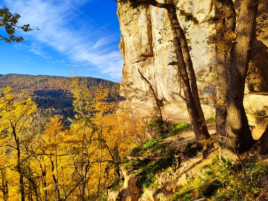 Красочная осень в Голубой бездне🍁  Фото..