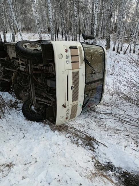 В Каргатском районе пассажирский автобус опрокинулся в кювет  21 ноября в 9:15 на 50 км дороги "Каргат-Кочки"..