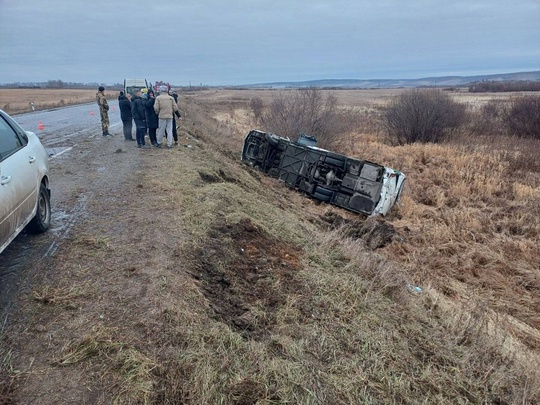 18 человек пострадали в аварии с автобусом в Большемуртинском районе.  По предварительным данным, водитель..