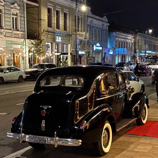 В Самаре на улице Куйбышева заметили шикарный раритет..