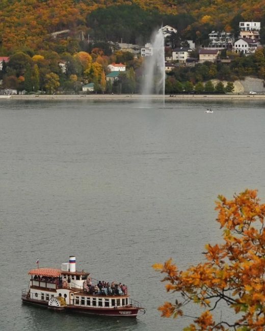 «Прогулка по эко-тропе в Абрау-Дюрсо🍂🍁» 
Все фото..