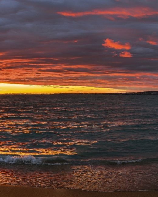 Панорама заката в Геленджике 🌅  Фото..